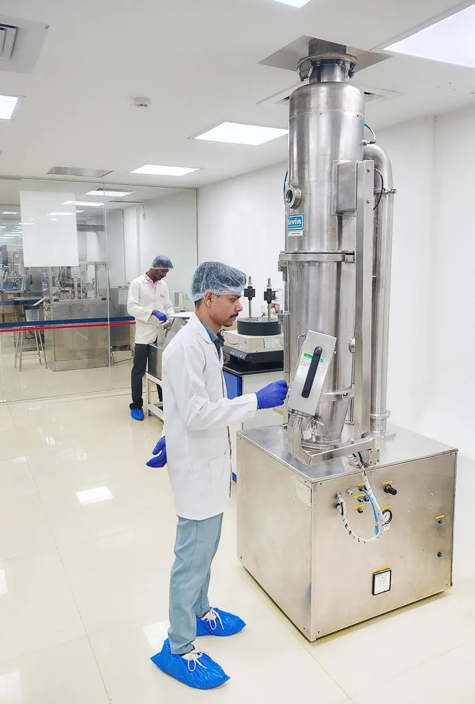 Operator running the fluid bed processor for drying and coating at Stabicon